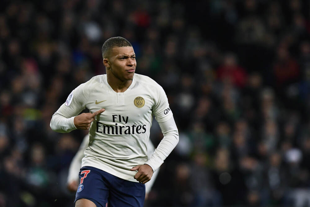 跟队：皇马冬窗引援可能性低超级杯是分水岭 阿韦罗亚是新帅热门